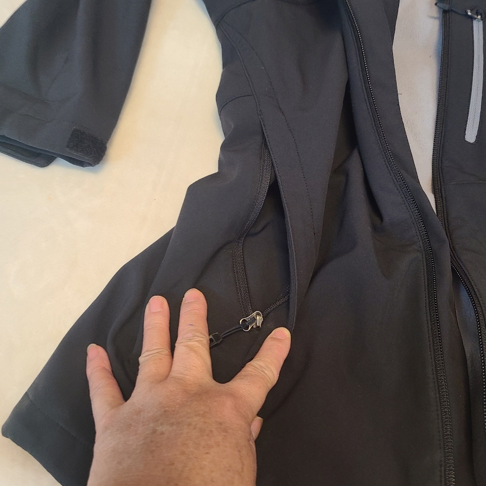 Adidas light Jacket - Picture 6 of 10